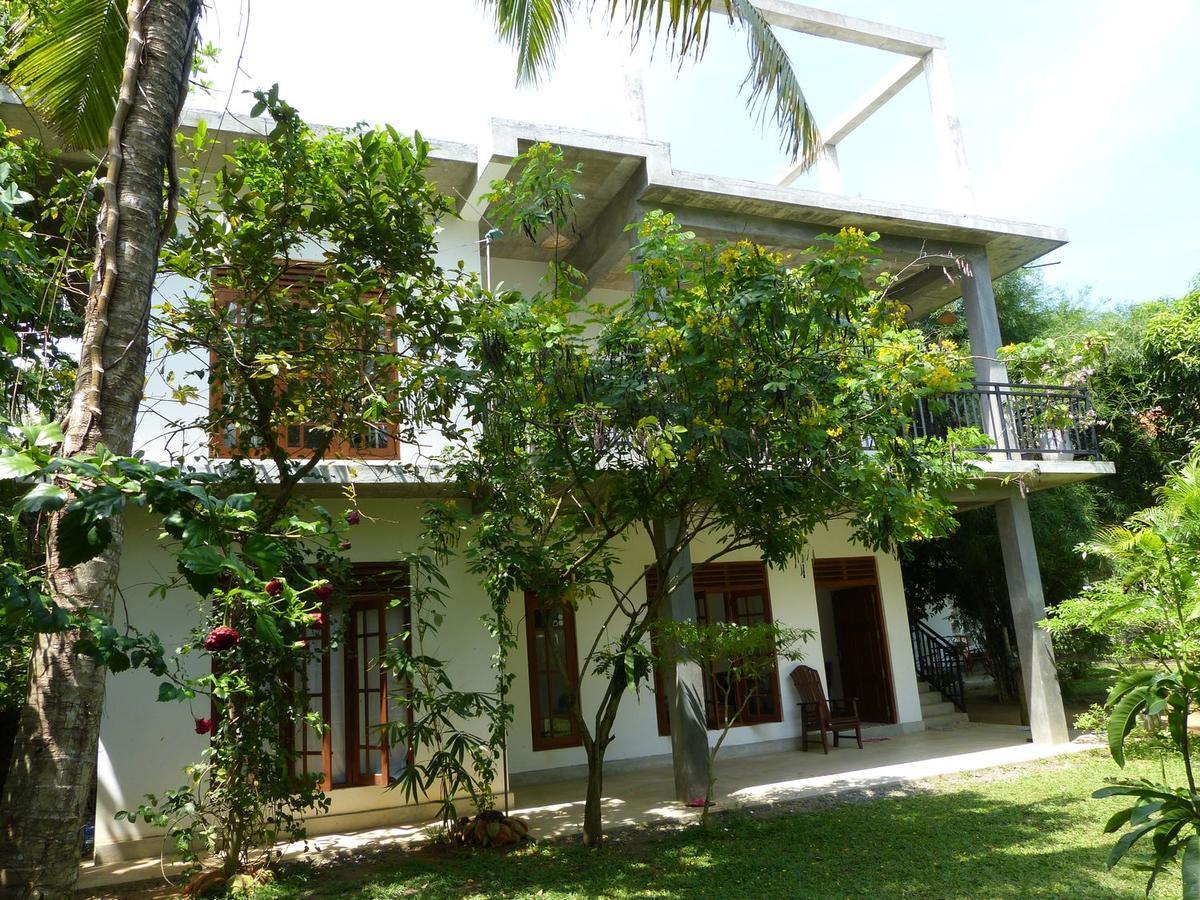 Sooriya Villa Mirissa Exterior foto